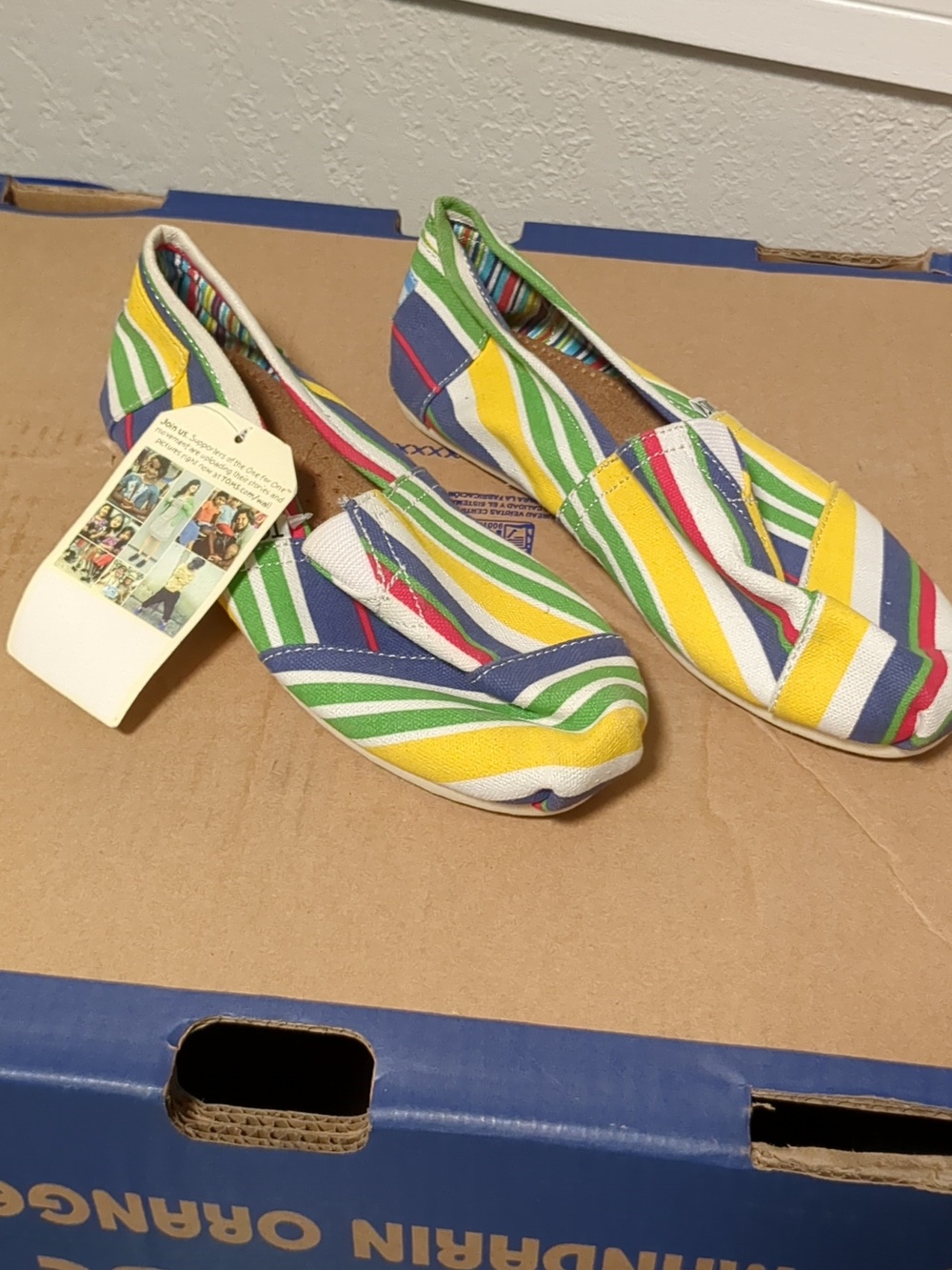 NWT Toms womens flats